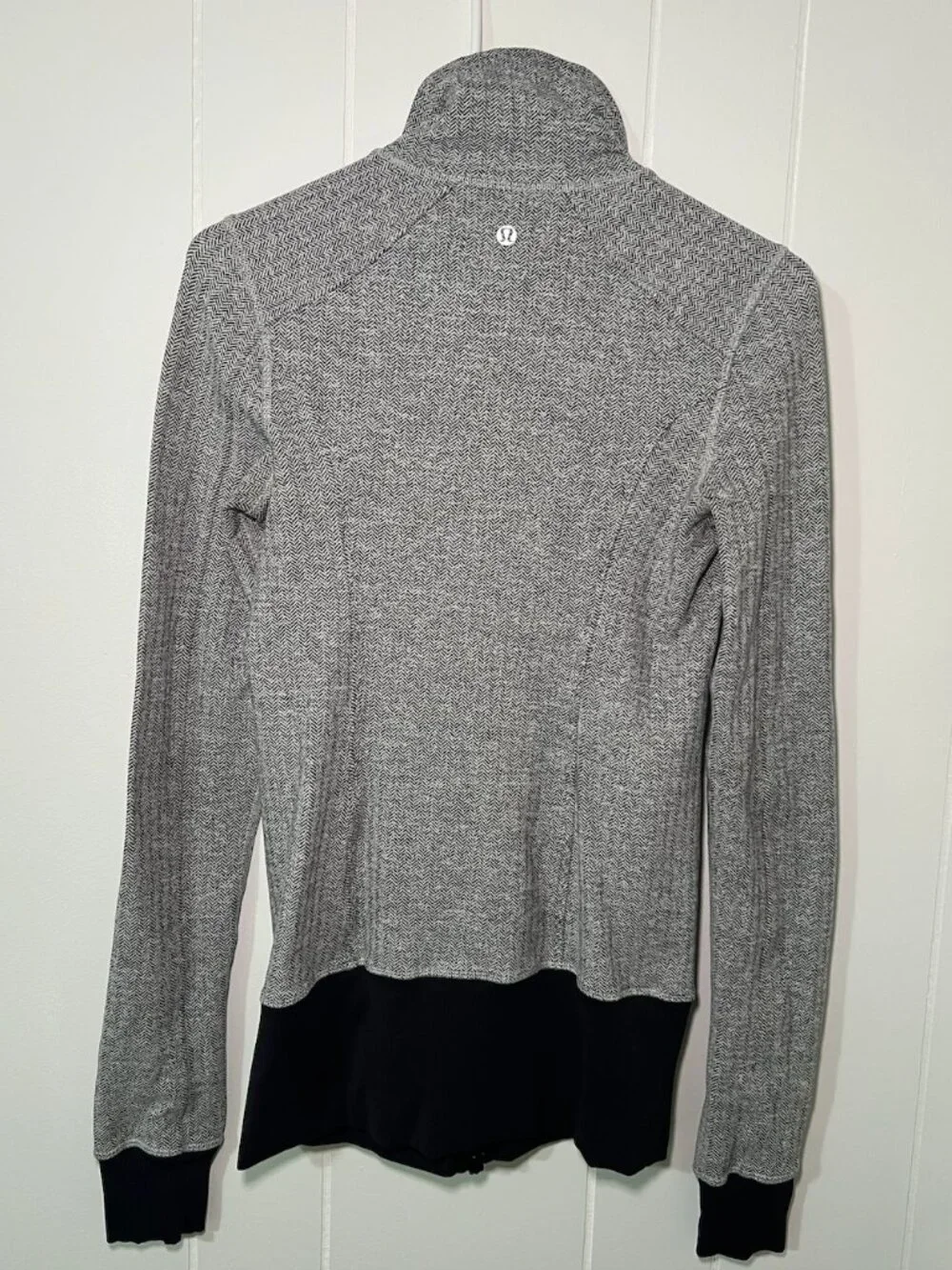 Lululemon Women's Zip Up Jacket | Size 4 | Black/White/Grey